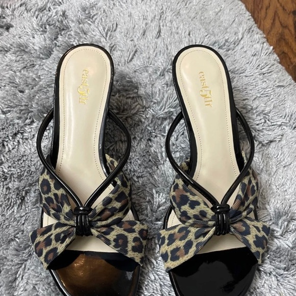 Women’s Shoes (Like New) - Picture 3 of 5